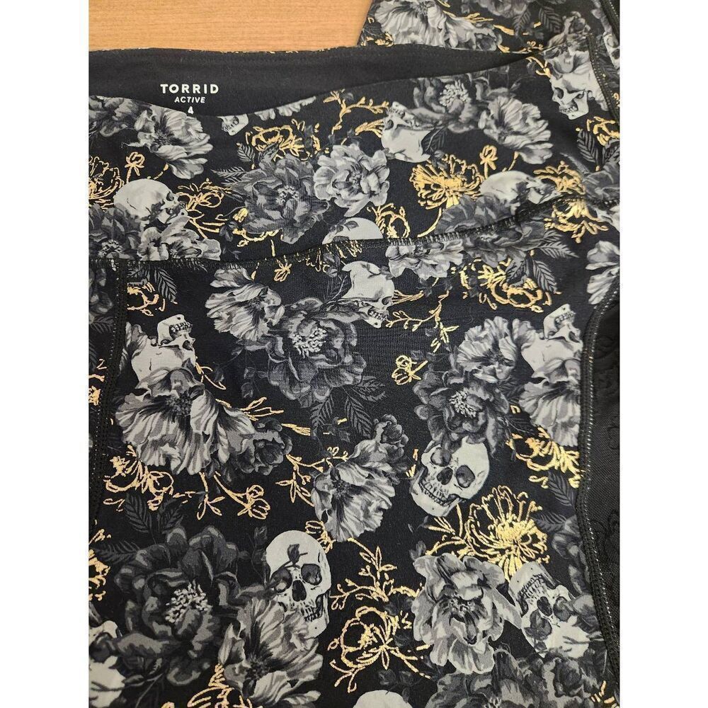 Torrid Lace Inset Legging Floral Skull Black 4. 42 waist, 25 inseam, 13 rise a - Picture 4 of 9